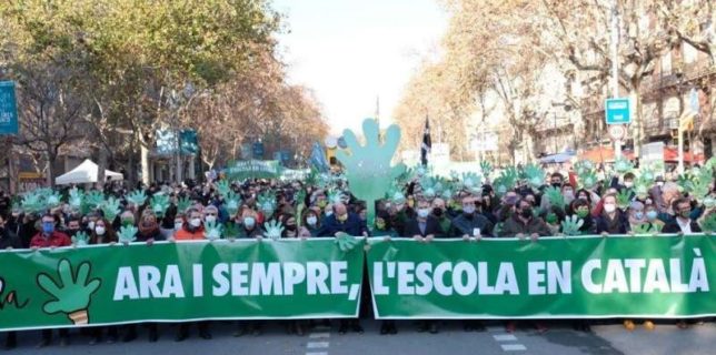 Spania: Aproximativ 35.000 de persoane au protestat la Barcelona împotriva extinderii limbii spaniole în şcolile din Catalonia