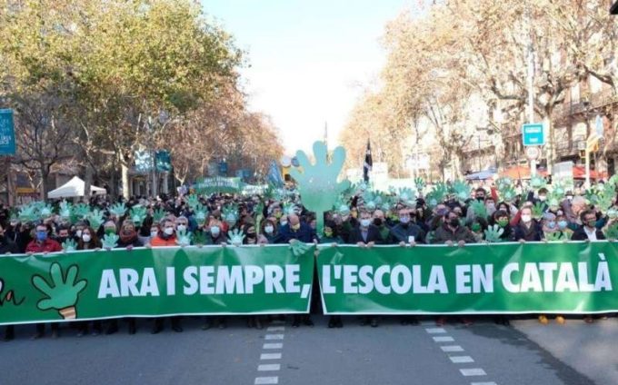 Spania: Aproximativ 35.000 de persoane au protestat la Barcelona împotriva extinderii limbii spaniole în şcolile din Catalonia