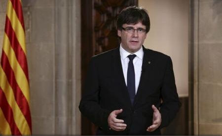 Spania – Liderul catalan Carles Puigdemont își amână pentru marți discursul în plenul parlamentului regional