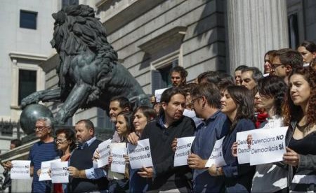 Spania – Mii de catalani au ieșit în stradă după arestarea unor oficiali regionali în legătură cu referendumul