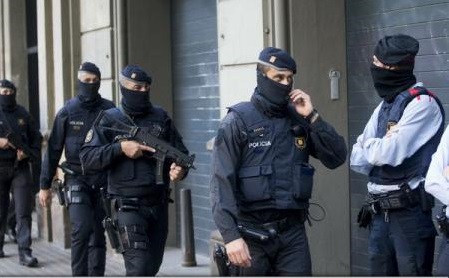 Spania – Operațiunea antijihadistă de amploare din Barcelona are legătură cu atentatele de anul trecut din Bruxelles