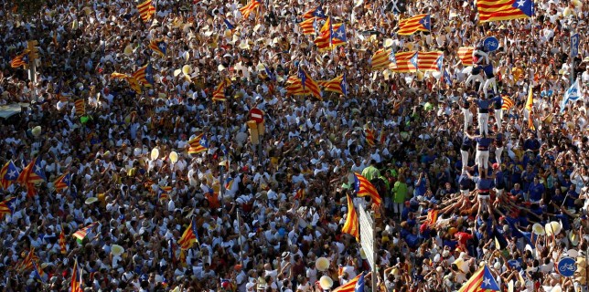 spania-sute-de-mii-de-catalani-au-manifestat-pentru-independenta