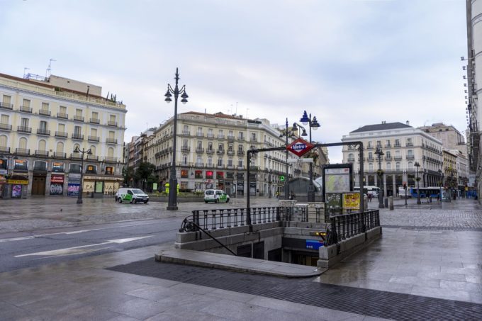 Spania ridică obligativitatea purtării măştii în mijloacele de transport în comun