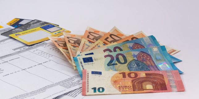 Spania va majora luna viitoare salariul minim la 900 de euro