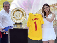 Tenis: Simona Halep şi-a prezentat trofeul de la Wimbledon pe Arena Naţională în faţa a 20.000 de bucureşteni