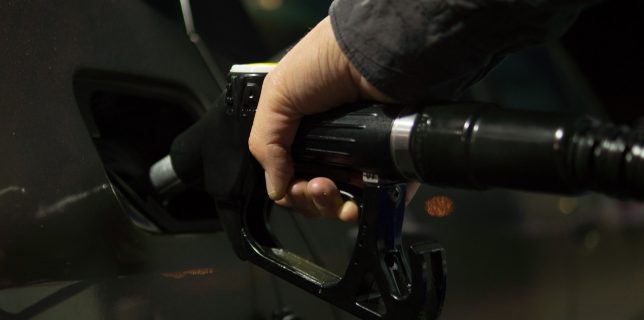 Transportatorii rutieri solicită Guvernului să elimine supraacciza la carburanţi