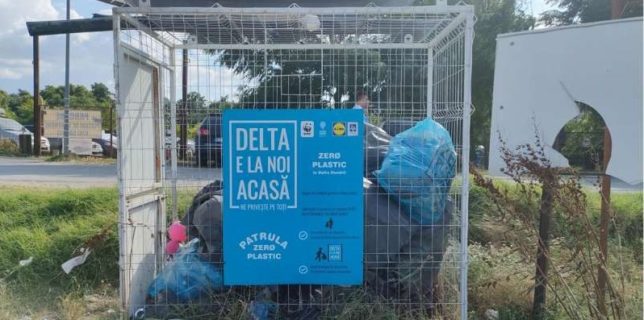 Tulcea: Patrula Zero plastic în Deltă a distribuit turiştilor 3.000 de kit-uri pentru strângerea deşeurilor
