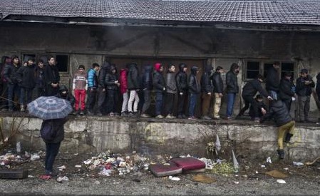 Turcia amenință să trimită lunar 15.000 de migranți în Europa (presă)