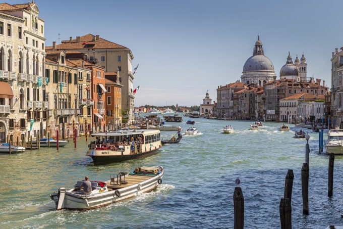 UNESCO recomandă includerea Veneţiei pe lista patrimoniului mondial aflat în pericol