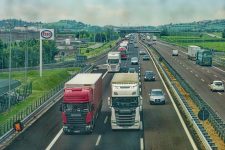 UNTRR cere Guvernului să permită transporturi rutiere de persoane pentru lucrători sezonieri şi pentru şoferi
