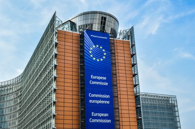 Uniunea Europeană vrea să interzică folosirea inteligenţei artificiale pentru supravegherea oamenilor