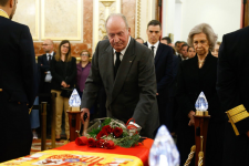 VIDEO - Gobierno: Luto Oficial - Don Juan Carlos, Doña Sofía y la infanta Elena han acompañado a los familiares