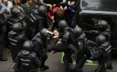 VIDEO: Referendum în Catalonia - Peste 460 de răniți în confruntările cu poliția spaniolă, anunță primarul Barcelonei