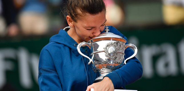 VIDEO Simona Halep şi-a prezentat trofeul Roland Garros pe Arena Naţională în faţa a 20.000 de bucureşteni