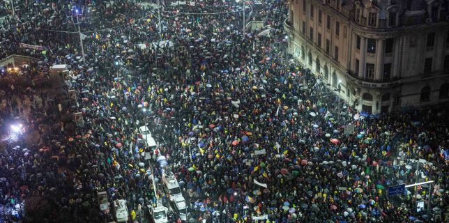 Zeci de mii de români au spus nu corupţiei (agenţii de presă)