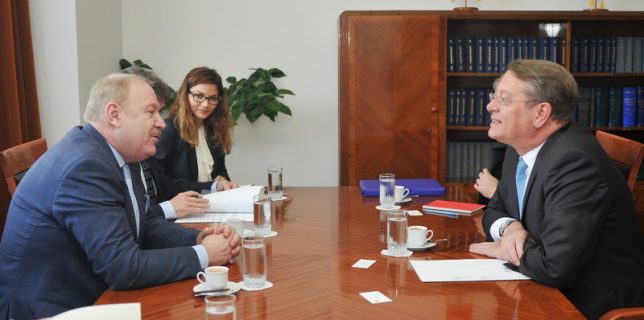 Întrevederea domnului senator Cristian-Sorin Dumitrescu, președintele Comisiei pentru politică externă, cu E.S. dl. Ramiro Fernández Bachiller, ambasadorul Regatului Spaniei la Bucureşti – 6 iunie 2017